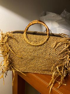 Tote bag with fringes and round bamboo handles, lined in dark brown canvas, made entirely by hand with crochet technique Crochet Fringe Bag, Summer Fringe Straw Tote Bag, Bohemian Straw Bag With Fringe For Travel, Bohemian Straw Travel Bag With Fringe, Summer Straw Tote Bag With Fringe, Bohemian Fringe Straw Bag For Travel, Bohemian Style Fringe Straw Bag For Travel, Fringe Straw Tote Bag, Beige Straw Bag With Fringe