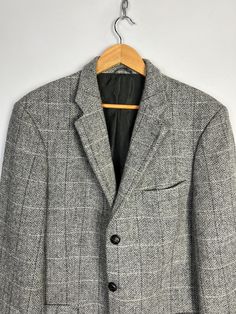 Gently used . 10/10 .  Vintage Tweed Jacket  Size L42  Please ask me any questions Casual Tailored Tweed Blazer, Plaid Sport Coat For Business Casual In Winter, Winter Plaid Sport Coat For Business Casual, Winter Business Casual Plaid Sport Coat, Plaid Tweed Outerwear For Business Casual, Casual Single-breasted Tweed Blazer, Casual Plaid Tweed Blazer, Plaid Tweed Jacket For Business Casual In Winter, Casual Long Sleeve Blazer With Herringbone Pattern