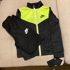 Nwt 2piece Activewear Set Boys Size 4 By Nike Nike Sets For Winter Playwear, Nike Cotton Sets For Winter, Nike Long Sleeve Sets For Winter, Nike Long Sleeve Winter Sets, Sporty Nike Winter Sets, Nike Sporty Winter Sets, Sporty Black Sets For Streetwear, Sporty Black Streetwear Sets, Nike Long Sleeve Sports Sets