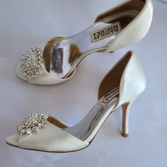 Reposhing This Item I Purchased From @Booth33. Loved It, But Ready To Rotate For Something New. Questions? Leave A Comment Below! Salsa Shoes, Brooch Wedding, Badgley Mischka Shoes, Shoes Pumps, Badgley Mischka, Pump Shoes, Something New, Shoes Women Heels, Wedding Shoe