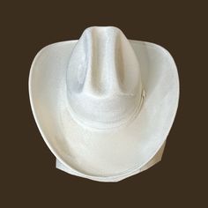 Yellowstone Style cowboy Hat made of vegan suede. Unisex Our elastic band gives a flexible adjustment to different sizes and comfort Medium 56-58cm White Cowboy Hat Outfit, Cowboy Hat Outfit, Yellowstone Style, Best Cowboy Hats, Sombrero Cowboy, White Cowboy Hat, Blank Hats, Custom Trucker Hats, Chapeau Cowboy