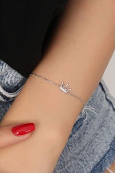 This glamorous and genuine silver crown dainty bracelet sits on a simple, dainty chain. This simple bracelet is perfect for everyday wear and evening events. It is also a perfect piece for layering bracelets. You are sure to stand out in this beautiful luxury looking bracelet! :)     Hypo-allergenic, lightweight and minimalist.  That jewelry would make a perfect gift for the woman 💖🎁 💫Listing is for a silver queen crown bracelet. 💎Made with 925 Sterling Silver and there are Zircon gem stones Minimalist Cubic Zirconia Bracelets For Party, Silver Minimalist Bracelets For Parties, Minimalist Charm Bracelet For Parties, Minimalist Sterling Silver Bracelet With Cubic Zirconia, Minimalist White Gold Bracelets For Party, Everyday Silver Cubic Zirconia Diamond Bracelet, Sterling Silver Charm Bracelet For Party, Minimalist Sterling Silver Bracelets For Party, Sterling Silver Cubic Zirconia Bracelet For Party