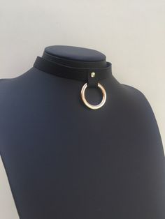 Choker Necklace with hanging metal O ring, made from Genuine Leather Choker width: 0.55 inches (1,4 cm); outer diameter ring: 1.38 in (3.5 cm) Choker length: you can choose lenth size from drop down menu. The choker on the picture is 13.3858 inches (34 cm). For better result, please send your neck Unique Choker, O Ring Choker, Elegant Choker, Leather Accessories Handmade, Choker Handmade, Choker Silver, Choker Black, Handmade Chokers, Trendy Chic