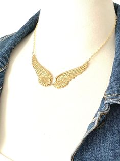 This beautiful necklace features two golden wing charms. The wings are detailed and the necklace is perfect for layering or wearing alone as a statement piece. This pretty guardian angel wing necklace looks fantastic on a man or woman. These golden brass wings hang from a gold plate chain. Each wing measures approx. 2 inches long. Your lovely item will arrive in a beige cotton drawstring gift bag with a gift tag. Perfect for gift giving or a fun little treat for yourself. This jewelry bag can be Gold Winged Necklace For Gift, Gold Winged Necklace Perfect As A Gift, Guardian Angel Necklace, Spiritual Necklace, Drawstring Gift Bag, Golden Wings, Gold Wing, Angel Wing Necklace, Angel Necklace