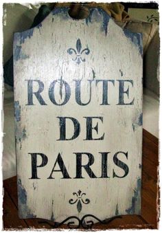 a sign that says route de paris on it