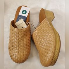 Universal Thread Womens Size 6 Magnolia Clogs Light Brown Woven Faux Leather Clog Brand New With Tags! No Box. Add 2 Items With The Same Price That Has And Get It For A Cheap Price Size: 6 Color: Light Brown / Tan Style Number: N/A Style Name: Magnolia Material: Faux Leather Made In China. Fall Synthetic Clogs With Cushioned Footbed, Synthetic Clogs With Cushioned Footbed Medium Width, Spring Synthetic Clogs Of Medium Width, Brown Synthetic Closed Toe Mules, Medium Width Synthetic Clogs For Spring, Brown Synthetic Clogs With Leather Footbed, Brown Synthetic Clogs With Removable Insole, Synthetic Clogs With Leather Footbed And Wedge Heel, Synthetic Wedge Heel Clogs With Leather Footbed