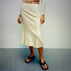 Unworn, Clean Mid Weight Stretchy Fabric Pleasant Against The Skin Subtle Pale Yellow Shade Pet And Smoke Free Home Immediate Shippment Casual Cream Long Skirt, Casual Long Cream Skirt, Zara Casual Stretch Skirt, Casual Beige Midi Bottoms, Casual Cream Knee-length Bottoms, Zara Midi-length Bottoms For Spring, Zara Midi Length Bottoms For Spring, Casual Cream Pencil Skirt, Casual Cream Midi Skirt