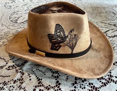 This is a hand-burned western felt hat (one size). All hats are made to order and not burned until the order is placed! Expect 2-3 days before shipping due to production times. Boho Chic Hats, Chic Hat, Hand Burn, Boheme Chic, Felt Hat, Style Boho, Boho Chic Fashion, Western Style, Western Fashion