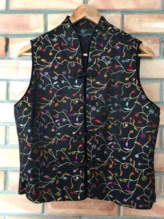 "This is a beautiful vintage Chinese style vest, sleeveless top made of black polyester satin fabric with woven floral pattern. Accented with black velvet rims. *  4 frog closures. *  Black polyester lining *  Fits loose S, slim fit M To fit bust 36\"- 38\" (92cm - 97cm) In good vintage condition and comes from smoke-free home. With signs of use. Measures: Length ~21\" (53 cm) Pit to pit ~19 1/2\" (50cm) Bust ~39\" (99 cm)  Waist ~36\" (92 cm) Weight 235 g Thanks for visiting my shop! OLaLaVintage" Vintage Floral Print Sleeveless Vest, Style Vest, Vest Outfits, Polyester Satin, Womens Vest, White Enamel, Chinese Style, Black Velvet, Satin Fabric