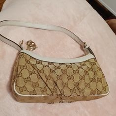 Beautiful Gucci Small Bag Gucci Bag Marmont, Gucci Small Bag, Gucci Marmont Matelasse, Gucci Gg Marmont Mini, Ballet Bag, Gucci Floral, Bags Gucci, Beige Bag, Messenger Handbags