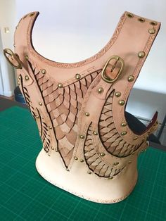 Leather Chest Armor, Elf Armor, Arte Viking, Leather Bracers, Leather Craft Projects