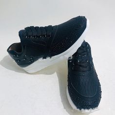 Black Sneakers With Rubber Sole, Trendy Sneakers With Thick Flat Bottom, Trendy Flat Sneakers With Thick Bottom, Flat Thick Bottom Sneakers For Streetwear, Trendy Thick Bottom Slip-on Sneakers, Flat Platform Sneakers For Streetwear, Trendy Thick Bottom Sneakers, Vulcanized Sole Sneakers For Streetwear, Comfortable Flat Platform Sneakers