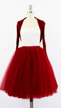 Burgundy Tulle Skirt, Skirt Puffy, Mother Dresses, Puffy Skirt, Tulle Skirts, Tulle Midi Skirt, Chic Gowns, Badass Style, Street Swag