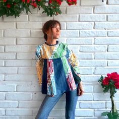 Un Batik 100% coton premium estampillé fabriqué en Indonésie dans un magnifique motif Rainbow Parang dans la couleur de base bleue. Magnifique Stamped Batik Blouse Baby Doll - parfait à combiner avec un jean en denim et des bottines. Fermeture à glissière à l'arrière et couche tricot à l'intérieur Matériel: Batik Parang Coton Premium Estampillé Mesure: Buste/aisselle/longueur S (90/50/58CM) M (94/54/58CM) L(100/56/60CM)pcs XL (106/58/62CM) XXL -XXXL (125/66/62CM) * Couche intérieure avec matériau intérieur doux et chaud Entretien et entretien : * Machine à laver à eau froide * Suspension sèche et vapeur '**.¸('**..**')¸.**' ♥ *.*BEAUTİFUL*.* ♥ ¸.**'(¸.**'♥'**.¸)'**.¸ ~Merci d'avoir visité ma boutique Etsy~ S'il vous plaît consulter ma boutique en ligne: → http://batikbyvero.com ← ❀ Faceboo Long Sleeve Cotton Top With Ikat Print, Cotton Ikat Print Long Sleeve Top, Relaxed Fit Cotton Tops With Batik Print, Multicolor Block Print Cotton Tops, Colorful Hippie Cotton Tops, Artisan Multicolor Cotton Top, Long Sleeve Cotton Tops With Batik Print, Long Sleeve Cotton Top With Batik Print, Cotton Batik Print Long Sleeve Tops