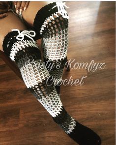 Les chaussettes montantes au crochet peuvent être personnalisées dans n'importe quelle couleur ou taille S, M, L, XL, 2X, 3X, 4X Crochet Thigh High Socks Free Pattern, Crochet Thigh High, Crochet Thigh High Socks, Outstanding Crochet, Thigh High Leg Warmers, Socks Crochet, Knit Wool Socks, Black Thigh High, Diy Clothes Design