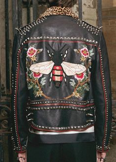 Painted Jacket, Diy Jacket, Estilo Hippie, Jackets Men Fashion, Stylish Jackets, Painting Leather, Mens Leather, Black Leather Jacket, Mode Inspiration