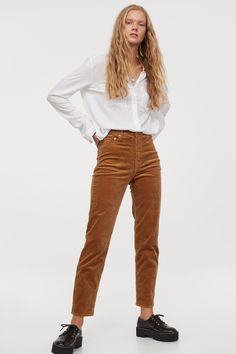 Casual College Outfits, Velvet Trousers, Dark Beige, Summer Style Casual, College Outfits, Pants Outfit, Fashion Company