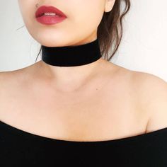 -Wide black velvet choker -Length of choker: 11in -35mm Wide Velvet  -Wide Black Velvet -Gold/silver/bronze plated lobster fastening -Gold/silver/bronze plated chain to adjust size -Message me if you would like an alternative length or a specific plated material. Thick Black Choker, Choker Velvet, Choker Outfit, Thick Choker, Black Velvet Choker Necklace, Emo Clothing, Ukrainian Fashion, Black Lace Choker, Character Clothing