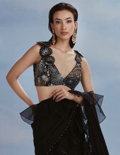 Indulge in celestial grace with blouse paired with a pre-stitched draped scallop edged sari. The galaxy blouse adds a touch of sophistication, while the pre-stitched sari with scallop edges creates... Blouse Organza, Saree Wearing Styles, Stitched Saree, Saree And Blouse, Fancy Sarees Party Wear, Draping Fashion, Cute Casual Dresses, Draped Blouse, Fancy Blouse