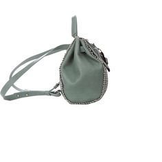 Borsa a mano/Zaino in pelle di vitello intrecciata colore verde salvia
Cuciture fatte a mano
Manico superiore; 28 centimetri (11.02'')
Chiusura a cartella
Spallacci regolabili
Portachiavi Omino removibile
Interno: fodera in pelle, una tasca aperta realizzata in pelle
Dimensioni: A29xL38xP13 cm (A11.41"xL14.96"xP5.1")
Prodotto artigianale, made in Vigevano (Italia)
Borsa Henry Beguelin
BD4324 Green Rectangular Leather Backpack With Detachable Strap, Leather Satchel Backpack With Handles, Luxury Green Backpack For Daily Use, Casual Green Backpack With Detachable Strap, Green Leather Backpack With Detachable Strap For On-the-go, Green Crossbody Backpack With Detachable Strap, Green Leather Shoulder Backpack, Green Leather Backpack With Detachable Strap, Green Leather Backpack With Detachable Strap For Everyday