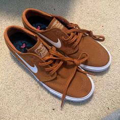 Brand New Nike Sb Stefan Janoski Burnt Orange Men’s 7.5 Casual Brown Slip-on Skate Shoes, Nike Brown Lace-up Skate Shoes, Nike Brown Skate Shoes For Skateboarding, Brown Nike Skate Shoes For Skateboarding, Casual Brown Sneakers For Skateboarding, Brown Nike Skate Shoes For Sports, Nike Track Shoes, Nike Sb Stefan Janoski, Track And Field Shoes