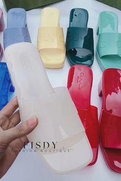 Fisdy - Sandalias planas de gelatina femeninas con diseño de puntera abierta Jelly Slides, Sandal Slides, Jelly Flats, Shoe Sole, Square Head, Jelly Sandals, Toe Designs, Flat Design, Womens Flats