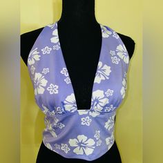 H&M Divided Halter Neck Crop Top In Woven Fabric Style Floral Purple & White Color Top . Divided By H&M Womens Crop Top Sleeveless Halter Neck Blouse L - New Brand: Divided By H&M Size: L Style: Crop Top Color: Purple Floral Pattern: Sleeve Length: Sleeveless ... Fitted Floral Print Triangle Top, Fitted Triangle Top With Floral Print, Fitted Purple Halter Top, H&m Summer Beach Tops, Purple Spring Halter Neck Top, Purple Halter Neck Top For Spring, Fitted H&m Top For Beach, Purple Halter Top For Spring Vacation, Purple Triangle Halter Top For Spring