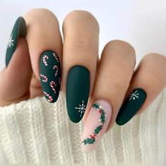 Christmas Small Nail Ideas, Evergreen Christmas Nails, Holiday Nail Art Christmas, Christmas Season Nails, Country Nails Acrylic, Elf Nails Designs, Cute Nail Designs For Winter, Goth Christmas Nails, Aesthetic Winter Nails