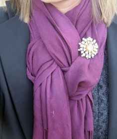 The Pretzel Knot | My Favorite Way to Tie a Scarf Pashmina Scarves, Tie Scarf, Estilo Chic