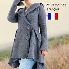 Le patron Jensine te permet de Coudre une veste pour femme extravagante. La veste est cintree et asymétrique. Tu peux choisir entre une some droite ou évasée. Le patron content également des poches plaquées pour attirer l'attention ou des poches latérales. Concernant le choix du tissu : Le patron est conçu pour des tissus en laine/marbre ou en polaire. Comme il n'y a pas de doublure, le manteau convient très bien aux débutants en couture. Les persons qui doublent le manteau peuvent également uti Asymmetrical Cut, Leftover Fabric, Boiled Wool, Coat Patterns, Online Pattern, Warm Coat, Indie Design, Flared Sleeves, Fleece Fabric