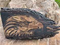 Brandmalerei aus Eichenholz. und misst 30x18x2cm Dieses einzigartige Kunstwerk ist sofort versandbereit! Eagle Portrait, Eagle Art, Pyrography Art, Live Oak, Art Unique, Pyrography, Wood Working, Art Original, Unique Pieces