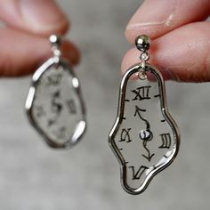 Dali Clock, Weird Jewelry, Smink Inspiration, Dope Jewelry, Jewelry Lookbook, Funky Jewelry, Salvador Dali, Bijoux Diy, Jewelry Inspo