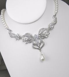 a necklace with pearls and diamonds on a mannequin