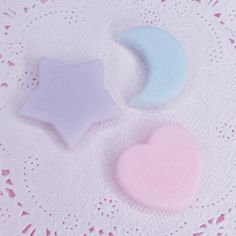 A lovely set of 3 pins, they are perfect for Fairy Kei, . and Fancy and also give a touch of pastel to every outfit~ Cute Purple Craft Supplies For Gifts, Pink Kawaii Craft Supplies For Gifts, Cute Pink Craft Supplies, Cute Pink Pins, Kawaii Pins, Freya Goddess, Cute Brooch, Heart Moon, Pin Cute