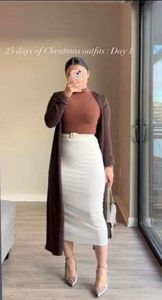 Corporate Modest Wear, Corporate Trendy Outfits, Business Casual Long Dress, Buissnes Casual Dresses, Latina Business Outfit, Office Job Outfits Skirts, Work Clothes 2023, Business Outfit With Blazer, Falloncore Aesthetic