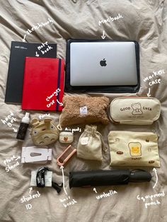 What’s In My Bag For College, What's In My College Bag, What's In My Uni Bag, College Bag Essentials Student, Whats In My Bag Uni Student, Uni Bag Ideas, Whats In My Uni Bag, Bags For University Students, Uni Bag Aesthetic