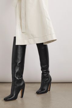 A standout at Bottega Veneta's Fall '22 show, these knee boots are beautifully constructed from soft leather with just the right amount of slouch. Take a styling cue from the runway and pull yours on with something midi in length. Female Musketeer, Fancy Closet, Knee Thigh Boots, Thigh High Stiletto Boots, Bottega Veneta Shoes, Shoes 2022, Leather Knee Boots, Outfits To Buy, Best Boots