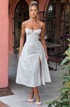 Deanna Midi Dress - Blush Floral Print Homecoming Dresses Corset, Midi Dress Wedding Guest, Outfit Aesthetics, Wedding Wardrobe, Dresses Flowy, Ultra Feminine, Maxi Dress Sale, Dress Aesthetic, Mode Chic