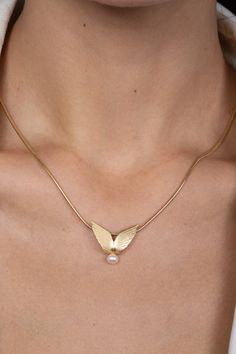 "This is a special necklace, inspired by angel wings. It is made of yellow gold plated silver. You can choose a grey or white pearl. The white pearl is a natural pearl and the grey pearl is synthetic. It's wing's width is 0.82 inch ( 2.1 cm ). The height is 0.7 inch ( 1.8 cm ) Please write in the \"note for seller\" the length of the gold plated silver necklace you want the pendant to hang on. **This jewel is \"made to order\" and takes 2- 3 weeks to make Want to see reviews of satisfied costume Pearl Necklace Gold, Wings Necklace, Necklace With Pearl, Gold Wing, Gold Angel, Angel Necklace, Special Necklace, Fantasy Wedding, Silver Wings