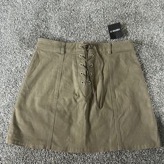 Olive Green Skirt. Zips In Back. Size Medium. Length From Top To Bottom Is 16”. Waist Band Is 15” Wide At The Very Top But Can Be Let Out A Bit Due To It Being A Tie Front. New With Tags. Cheap Khaki Mini Skirt, Forever 21 High-waisted Lined Mini Skirt, Forever 21 High Waist Lined Mini Skirt, Forever 21 Relaxed Mini Skirt, Forever 21 Cotton Skirt, Forever 21 Casual Pencil Mini Skirt, Forever 21 Casual Pencil Skirt, Casual Forever 21 Pencil Skirt, Trendy Forever 21 Mini Skirt