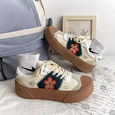 Shoe Inspo 2023, Graphic Shoes, Artsy Shoes, Shoes Embroidery, Japanese Korean Fashion, Cool Shoes, Kawaii Shoes, Funky Shoes, Cute Sneakers