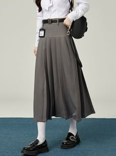 ❤︎college long pleated skirt❤︎ Mid Pleated Skirt, Ootd Yearbook, Long Pleated Skirt Outfit, Gray Long Skirt, Pleated Maxi Skirt Outfit, Accordian Skirt, White Maxi Skirt Outfit, Pleated Skirt Outfits, Long Grey Skirt