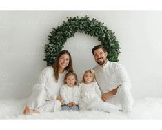 Background Family, Christmas Studio, Green Christmas Wreath, Christmas Backdrops, Fir Tree, Wreath Christmas, Christmas Minis, Digital Backdrops, Editing Software