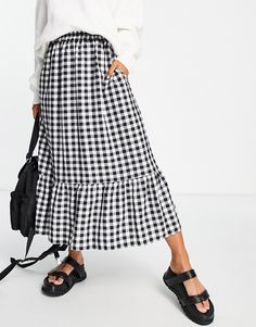 Skirt by ASOS DESIGN Gotta love gingham High rise Elastic waist Side pockets Regular fit Gingham Skirt Outfit, Midi Rock Outfit, Gingham Trend, Gingham Fashion, Midi Skirt With Pockets, Tiered Midi Skirt, Gingham Skirt, Rock Outfit, Skirt With Pockets