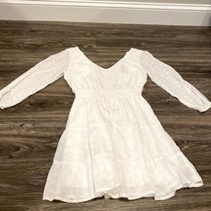 White Flowy Dress Long Sleeve Size Medium Summer Long Sleeve Daytime Dresses, Casual Long Sleeve Mini Dress For Daytime, Long Kaftan Dress, White Flowy Dress, Flowy Dress Long, Hollister Dresses, Strapless Party Dress, Lace Slip Dress, Printed Shift Dress