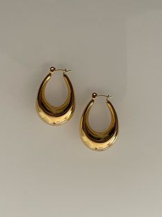 ⊙ 18k Gold ✠ Stainless Steel  ⧥ PVD Vacuum Plated ⟡ Flawless Shine  In stock! Order today and receive your item in 2-3 business days. Dark Gold Jewelry, Small Gold Hoop Earrings Aesthetic, Organic Gold Jewelry, Golden Jewelry Aesthetic, Good Earrings, Gold Jewelry Aesthetic, Jewelry 2024, Vintage Gold Earrings, Fancy Jewelry Necklace