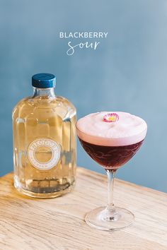 Blueberry Gin Sour, Pink Gin Cocktails, Blackberry Gin, Gin Drink Recipes, Gin Fizz Cocktail, Best Gin Cocktails