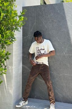 Reverse Mocha Outfit, Mocha Outfit, Electric Lady Studios, Travis Scott T Shirt, Nike Travis Scott, Vacation Outfits Men, Reverse Mocha, Sneakers Outfit Men