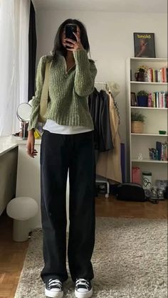 Black Slacks Outfit, Outfit Converse, How To Have Style, Autumn Look, Skandinavian Fashion, Fitting Room, Looks Party, Outfits With Converse