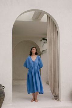 Meet Maya, our newest everyday dress, elegant yet comfortable for year-round wear. Cut from 100% bubble cotton, this midi features ballooned 3/4 sleeves and a tie detail along the neckline. Wear bowed or untied. We love to style Maya with a simple sandal for an effortless outfit. Simple Sandals, Everyday Dress, Effortless Outfit, French Blue, Dress Elegant, Everyday Dresses, Top Dress, Sales Gifts, Mother's Day Gifts